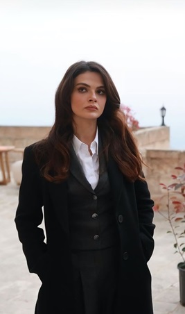 بطلة المدينة البعيدة ممنوعة من السفر وحبيبها يدعمها برسالة مؤثرة