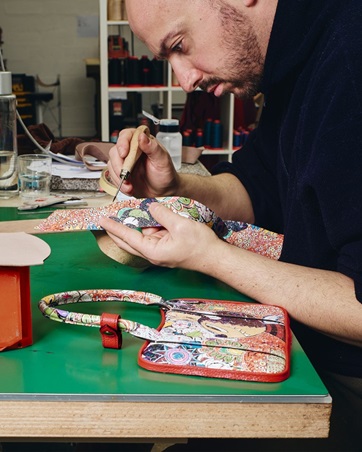 عالم Labubu يصل إلى الحقائب