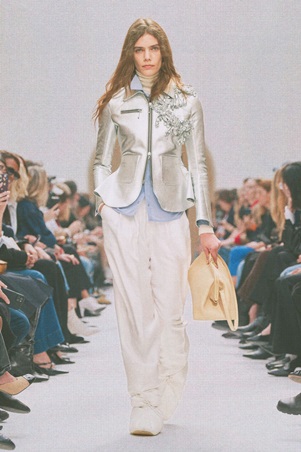 كلاسيكيات أنيقة بلمسة تمرّد في عرض سيلين