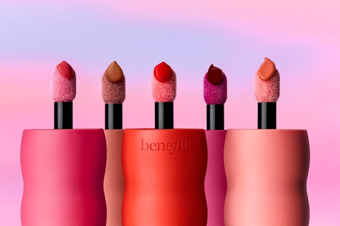 Benefit Cosmetics  تطلق Juice Stick وPlay Daze:  بلاشر جديد… ومزاج جديد
