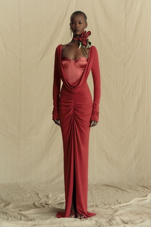 أنوثة بلمسة درامية: حين يلتقي فن بيل إيبوك بأزياء زهير مراد