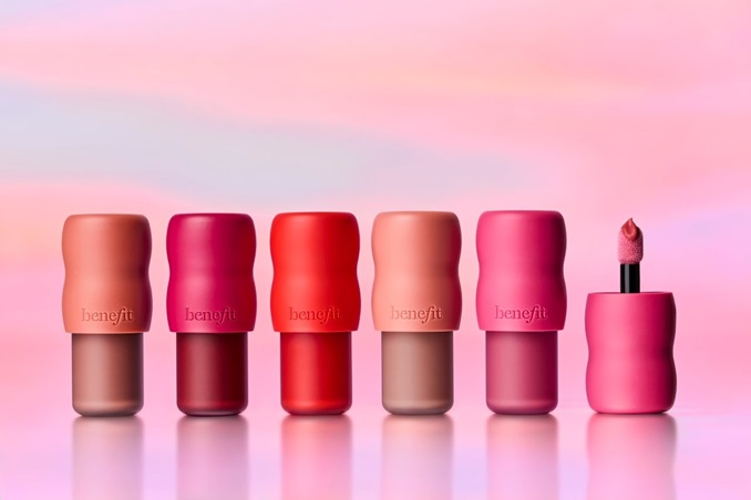 Benefit Cosmetics  تطلق Juice Stick وPlay Daze:  بلاشر جديد… ومزاج جديد