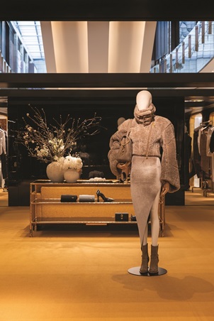 ذهبٌ يلمع في دبي مول