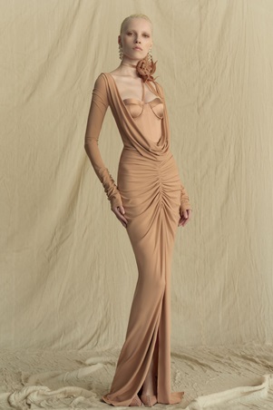 أنوثة بلمسة درامية: حين يلتقي فن بيل إيبوك بأزياء زهير مراد