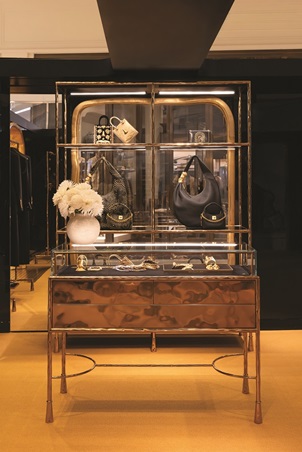 ذهبٌ يلمع في دبي مول