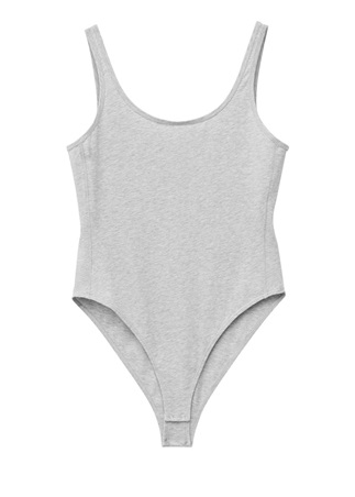 اخترنا لك أزياء تعبر عنك هذا الموسم