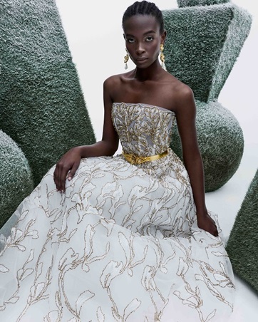 طوني ورد يمنحنا الإطلالات المثالية بجماليات التفاصيل الصغيرة