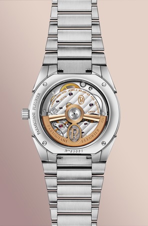 ورديّ هادئ… ساعة تُجيد الإصغاء للضوء