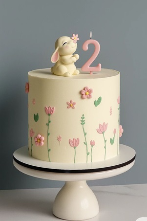 استوحي تصميما رقيقا لكعكة عيد ميلاد طفلتك