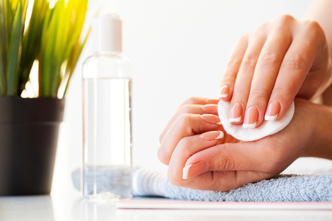 إليكِ كيفية إصلاح الأظافر التالفة بعد إزالة الهارد جيل