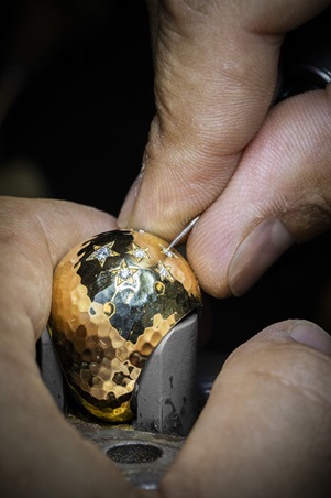 تفاصيل مجوهرات  Van Cleef& Arpels لن تنسيها أبدًا