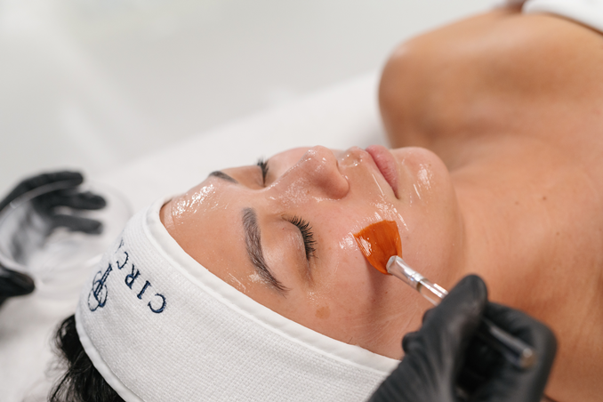 ما هو إرهاق البشرة وكيف تتم معالجته؟ خبراء سيركاديا يشاركونك أهم النصائح