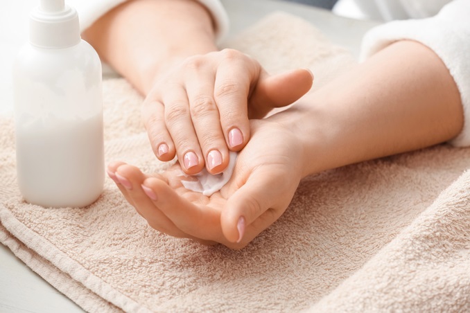 إليكِ كيفية إصلاح الأظافر التالفة بعد إزالة الهارد جيل