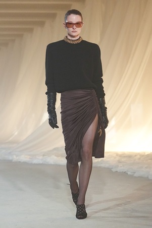 بالمان في أسيوع باريس للموضة: بداية هادئة لعهد جديد