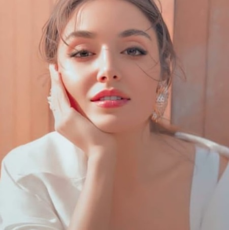 هاندا آرتشيل برفقة حبيبها السابق لهذه الأسباب