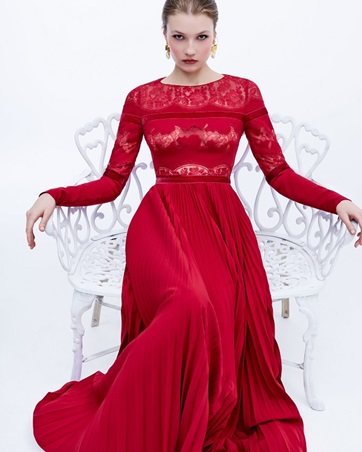 طوني ورد يمنحنا الإطلالات المثالية بجماليات التفاصيل الصغيرة