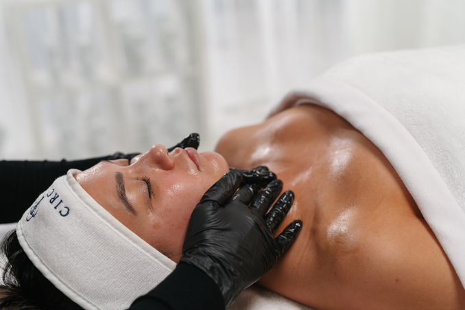 ما هو إرهاق البشرة وكيف تتم معالجته؟ خبراء سيركاديا يشاركونك أهم النصائح