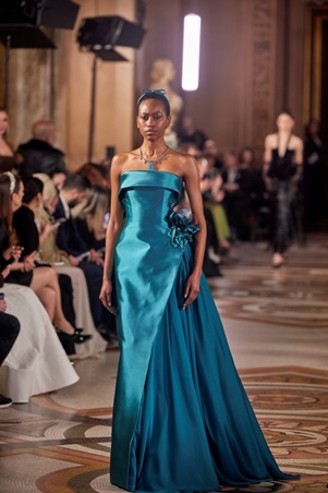 إيلي فغالي يكتب فصلاً جديداً من الأناقة في دار أوبرا باريس