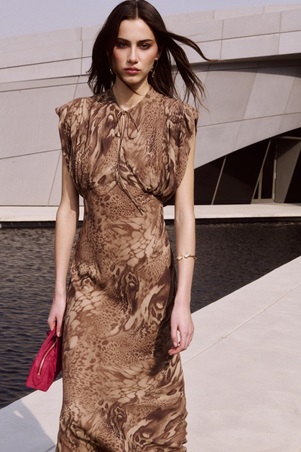 في حفلات الزفاف… أناقة بلا مبالغة