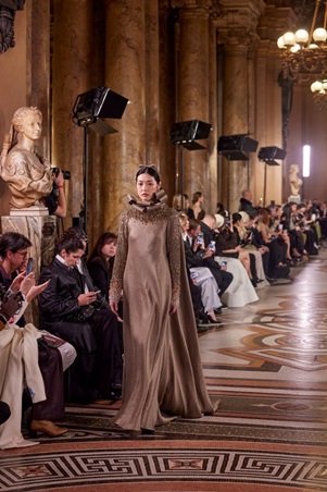 إيلي فغالي يكتب فصلاً جديداً من الأناقة في دار أوبرا باريس