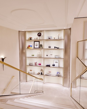 عنوان جديد لروجيه فيفييه في باريس