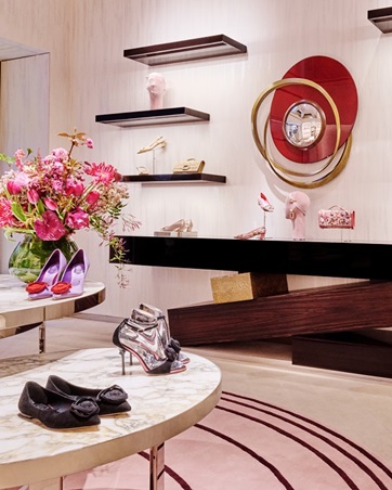 عنوان جديد لروجيه فيفييه في باريس