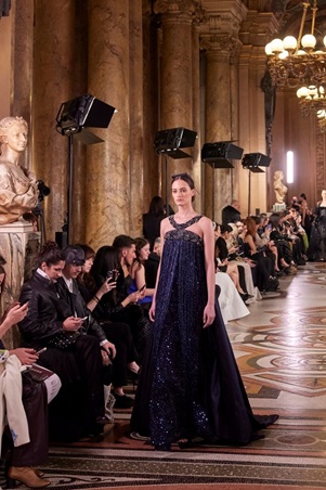 إيلي فغالي يكتب فصلاً جديداً من الأناقة في دار أوبرا باريس