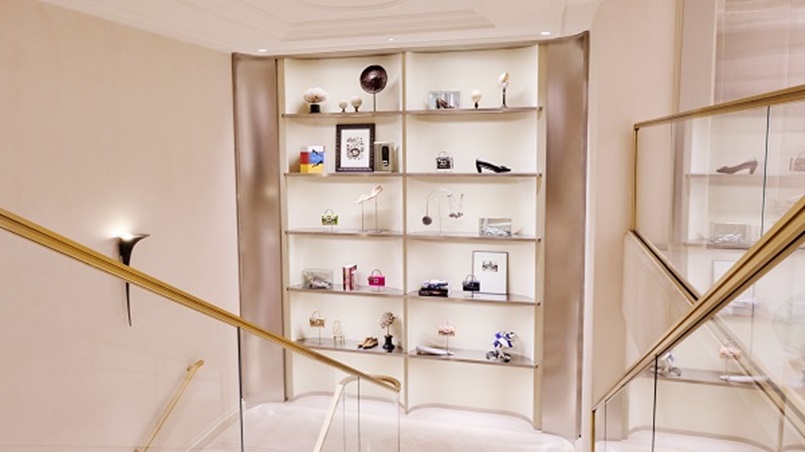 عنوان جديد لروجيه فيفييه في باريس