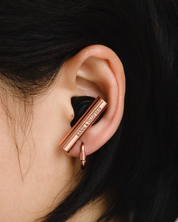 لون عسلي… وصوت أقرب مما تتخيلين