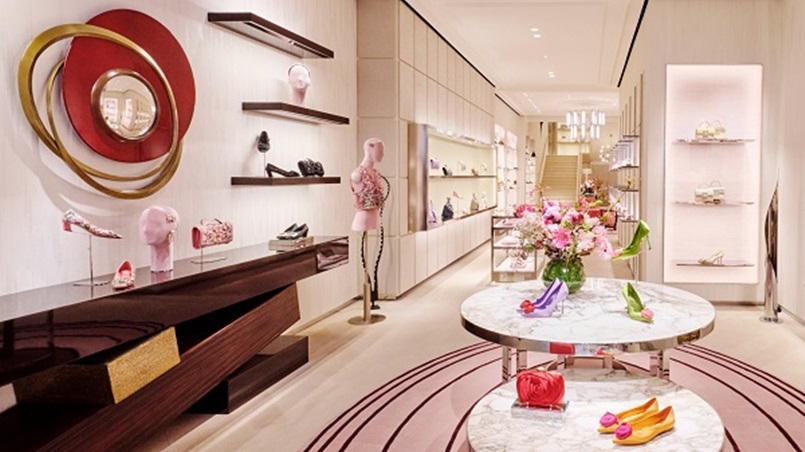 عنوان جديد لروجيه فيفييه في باريس