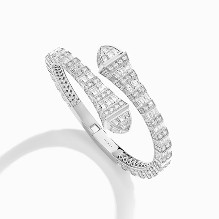 مايلي سايرس متعلقة بمجوهرات مارلي