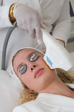 العناية بالبشرة… بشكل مختلف تماماً