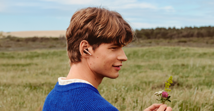 لون عسلي… وصوت أقرب مما تتخيلين