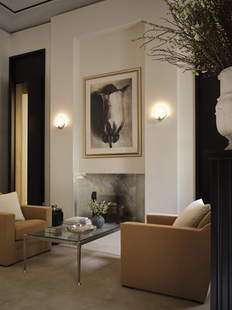 على إيقاع البحر… أناقة تتحرك داخل ميلانو