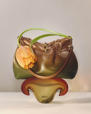 حقيبة تعيد تعريف الأناقة بهدوء