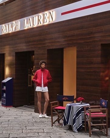 على إيقاع البحر… أناقة تتحرك داخل ميلانو