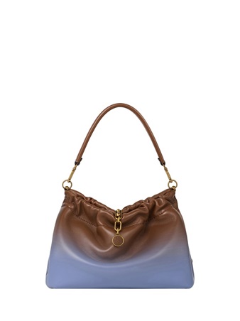 حقيبة تعيد تعريف الأناقة بهدوء