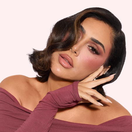 Strawberry Latte: مكياج ناعم للوجه والشفاه بلون طبيعي