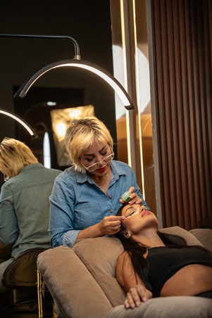 March14 : تجربة جمال مستوحاة من الكارداشيان وجينيفر لوبيز