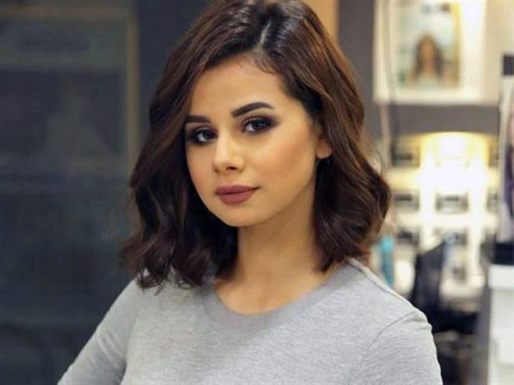 منه عرفه تنشر صورتها وخطيبها
