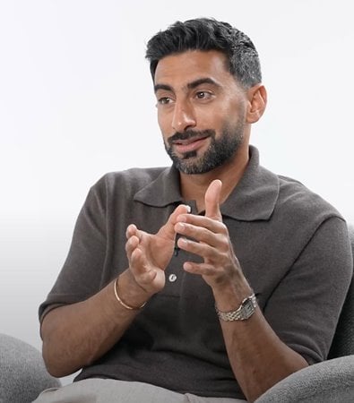 آثار حمل دانييلا رحمة تظهر في لقائها مع أنس بوخش
