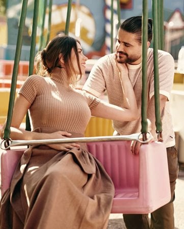 آثار حمل دانييلا رحمة تظهر في لقائها مع أنس بوخش