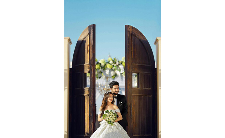 10 صور تظهر جلسة تصوير كارمن سليمان المميزة اثناء حفل زفافها