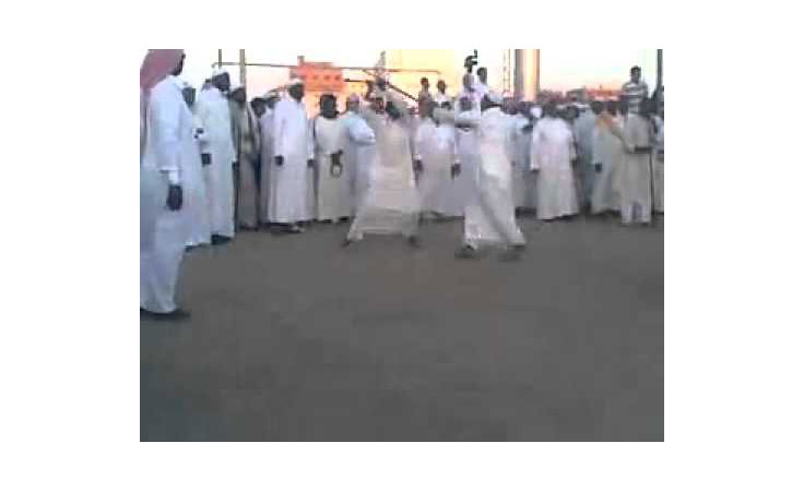 بالفيديو مضاربة عنيفة بين مقيم يمني ومواطن سعودي