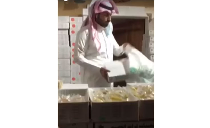 بالفيديو فتاة تتغزل ببائع الكليجا الوسيم في مهرجان الجندارية بالسعودية