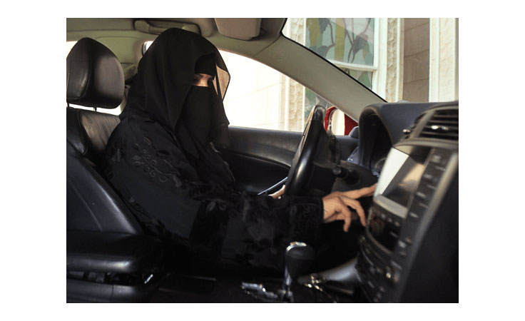 الاعلان عن تكلفة استخراج رخصة القيادة للنساء بالسعودية نواعم