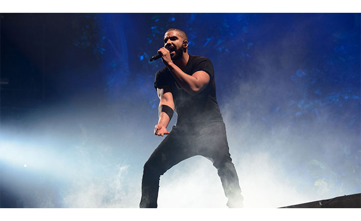 بالفيديو عروسة ترقص على أغنية كيكي بفستان زفافها في الشارع !