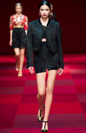 اعتمدي موديلات البانشو للربيع المقبل كعارضات Dolce & Gabbana