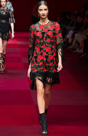 اعتمدي موديلات البانشو للربيع المقبل كعارضات Dolce & Gabbana