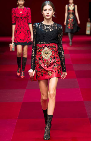 اعتمدي موديلات البانشو للربيع المقبل كعارضات Dolce & Gabbana